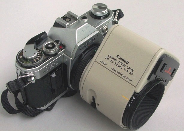 Canon AE1 mit frühem AF Vario-Objektiv (Foto: Harald Schwarzer)